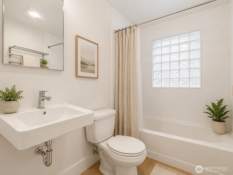 5th image of 3033 31st Avenue W