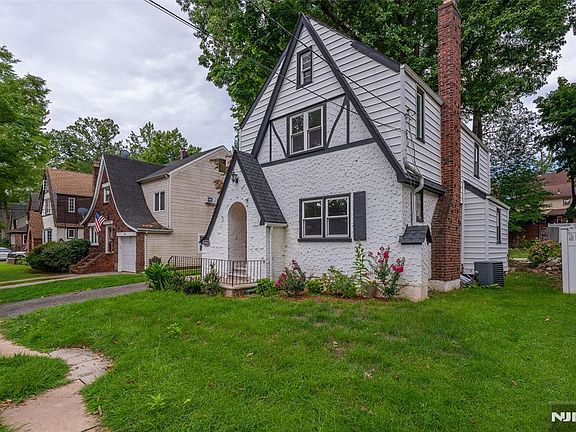 3rd image of 1016 Grace Terrace