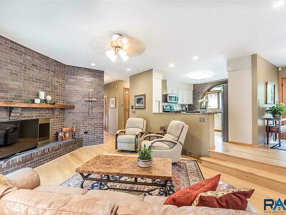 5th image of 48012 Acorn Ct