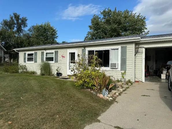 915 Dublin Ln, Angola, IN 46703