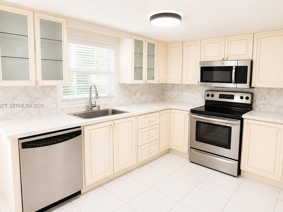 1st image of 765 W 23rd St
