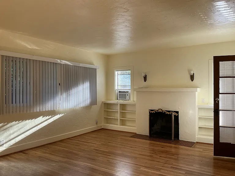 504 W Aliso St — Photo 4
