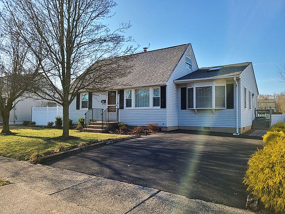 3rd image of 939 Boesel Ave