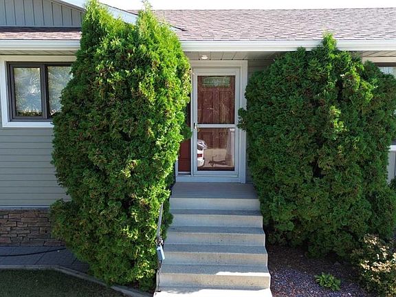 4th image of 88 W McCullough Cres