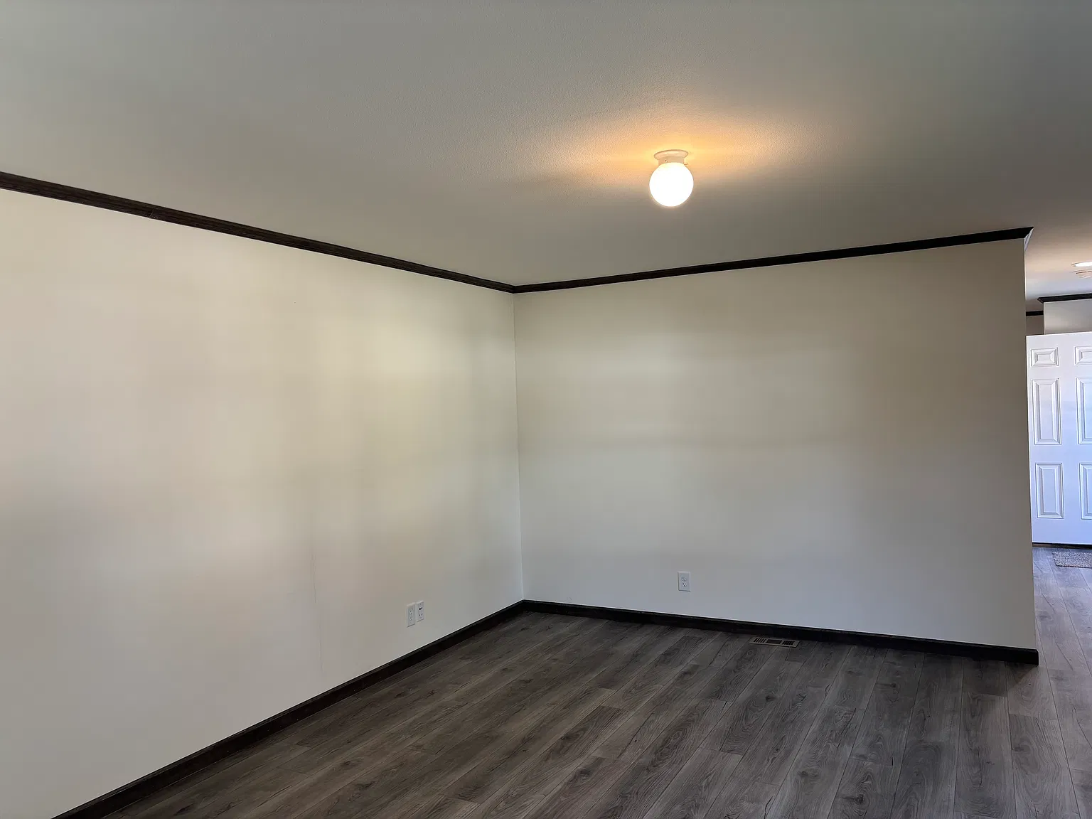 3 bed, 1050 sqft, $1,200 — Photo 3