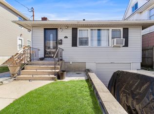26 California Ave, Hempstead, NY 11550