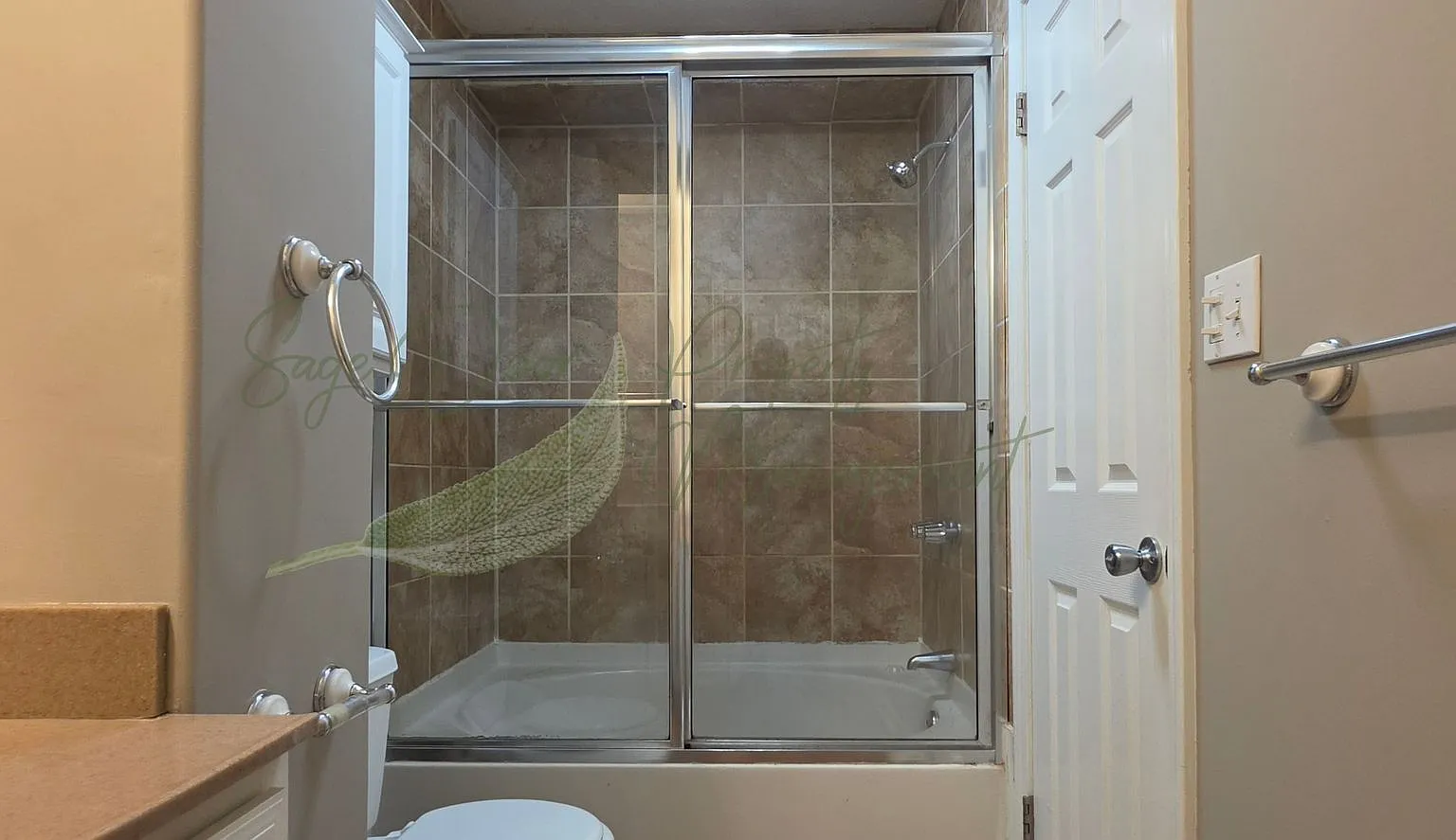 Spacious 3-Bedroom Home with Finished Lower Level, Fenced Yard & 2-Car Garage! — Photo 3
