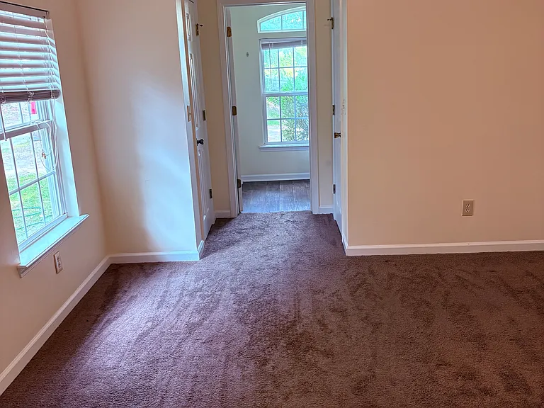 1027 Bonham Ave — Photo 9