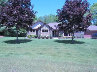 2060 Entara Ct, Lake Orion, MI 48362