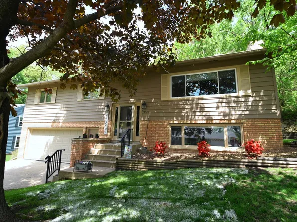 1023 Sierra Ln NE, Rochester, MN 55906