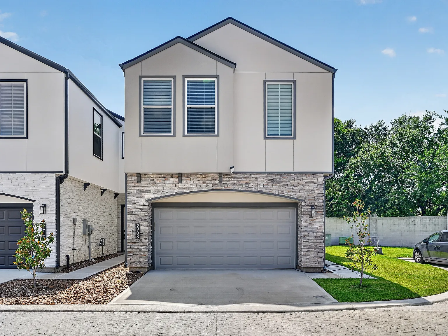 3 bed, 2.5 bath, 2181 sqft, $5,750 — Photo 1