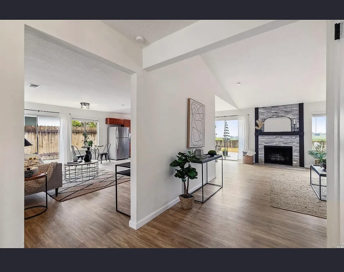 3 bed, 1581 sqft, $3,700 — Photo 3