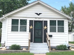 1211 W 6th St, Dixon, IL 61021