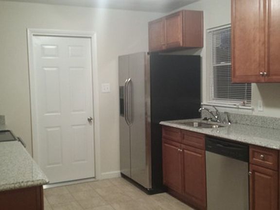 5th image of 1312 Jackson Ave
