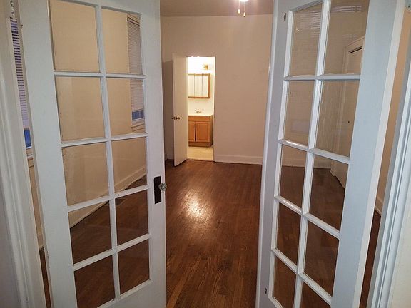 Bedroom 1 entry