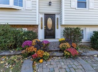 1 Amory Dr, Valley Cottage, NY 10989