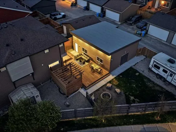1071 NW Seton Cir SE, Calgary, AB T3M 2V9