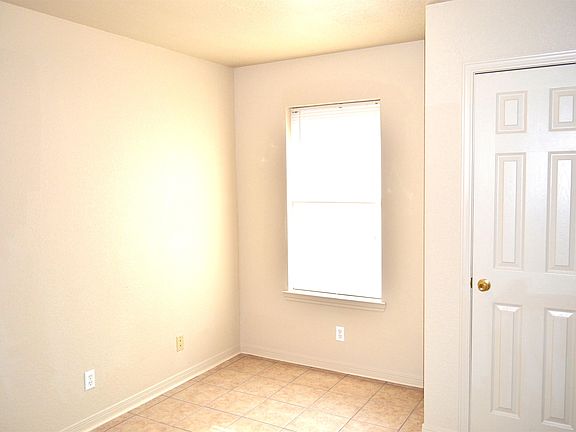 5th image of 5301 Morning Glen Ln APT B