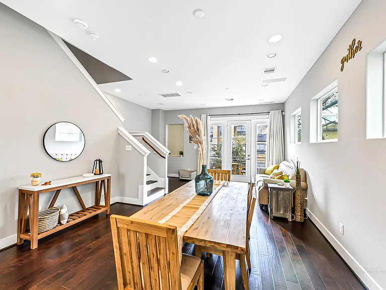 3105 Gillespie St — Photo 14