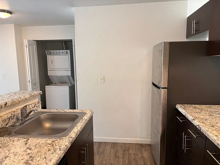 Roseland Apartments — Photo 18