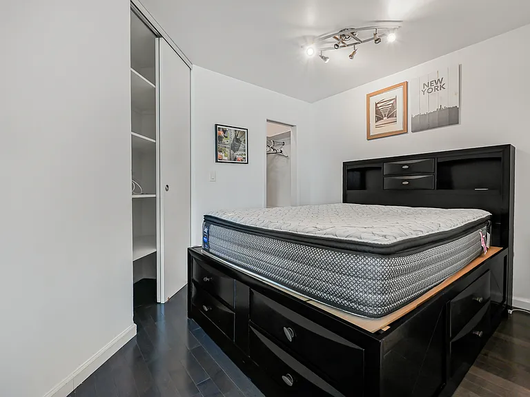 415 E 37th St #14D — Photo 7
