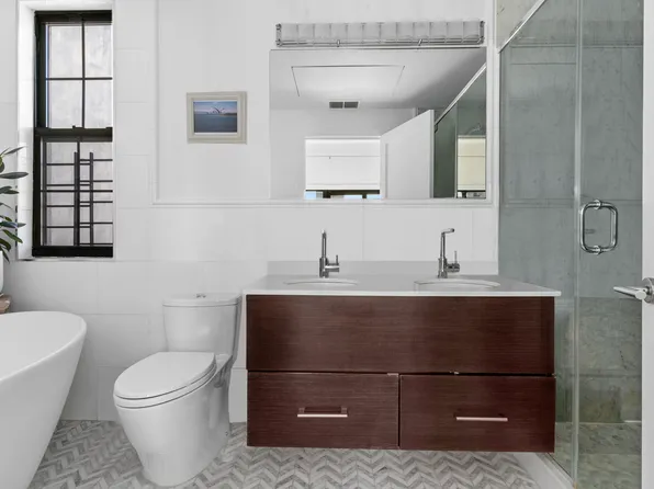 212 Franklin Street image 9 of 21