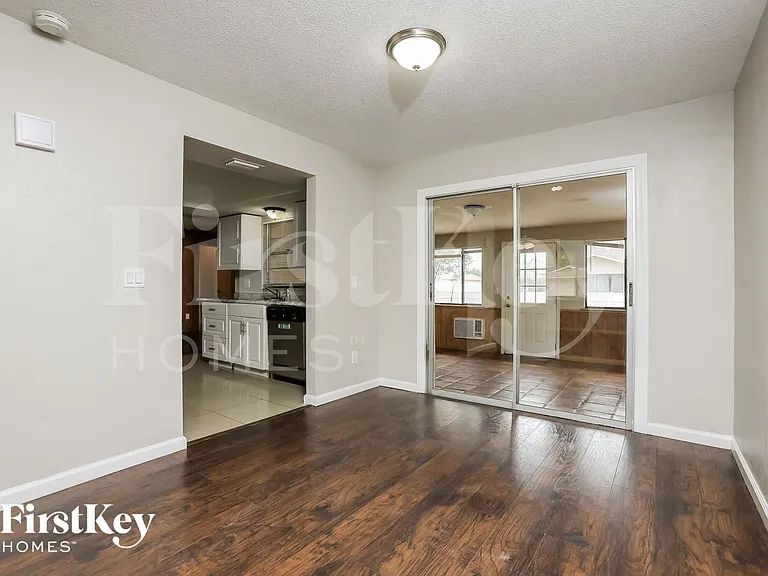 1130 E Normandy Blvd — Photo 5