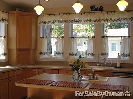 Sunroom Or Office
						:
						Two sets of french doors lead to sunroom, perfect for home office.