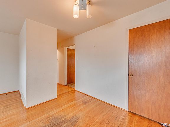 4th image of 3759 Koeln Ave