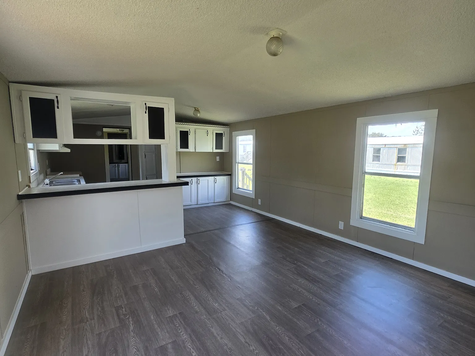 3 bed, 929 sqft, $1,000 — Photo 3