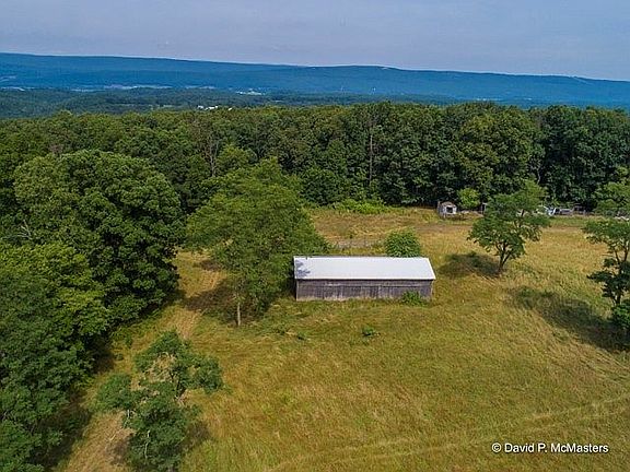 3rd image of 42 Beverly Ln