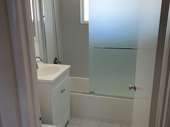 4th image of 431 Kuehnis Dr #431