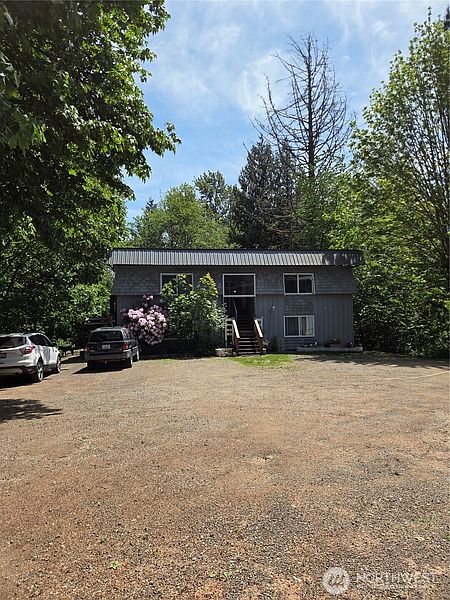 2nd image of 198 Cherry Lane