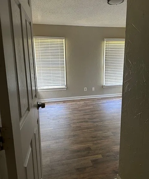 1708 W Elm St — Photo 12