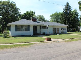 505 N 10th St, Petersburg, IL 62675