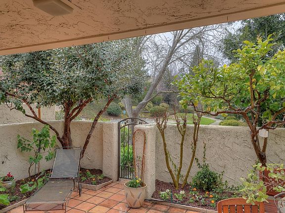 2nd image of 259 Casitas Bulevar