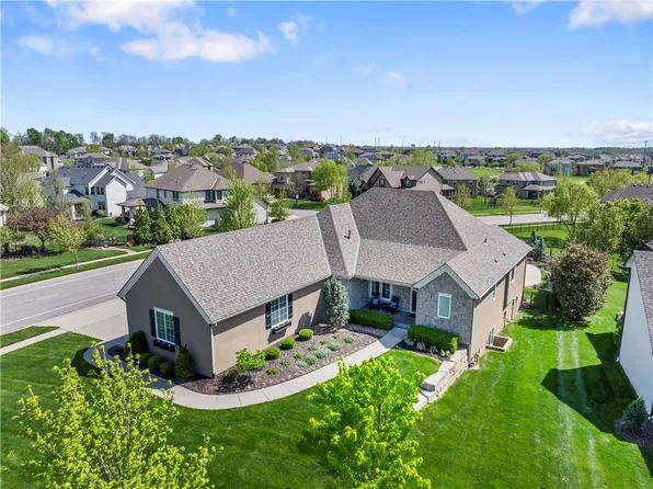 9501 W 162nd St, Overland Park, KS 66085