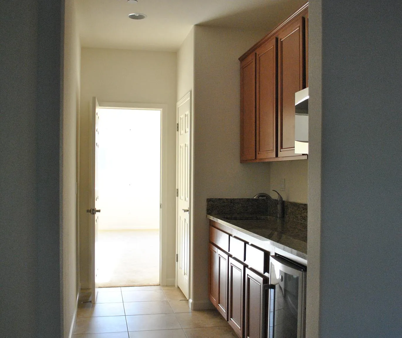 5 bed, 3030 sqft, $5,400 — Photo 2