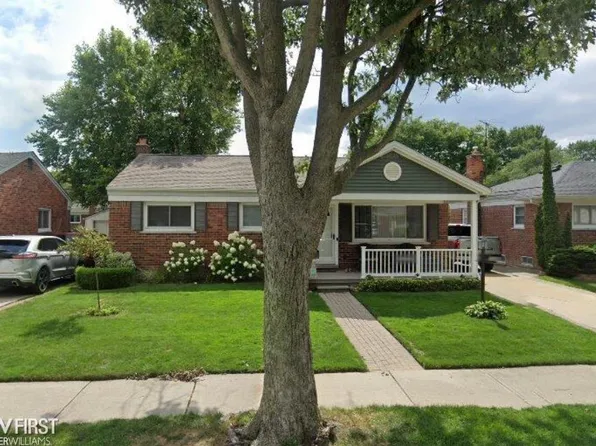 22924 Port St, Saint Clair Shores, MI 48082