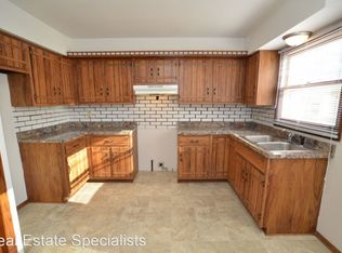 625 Ridgeway Dr, Hartland, WI 53029