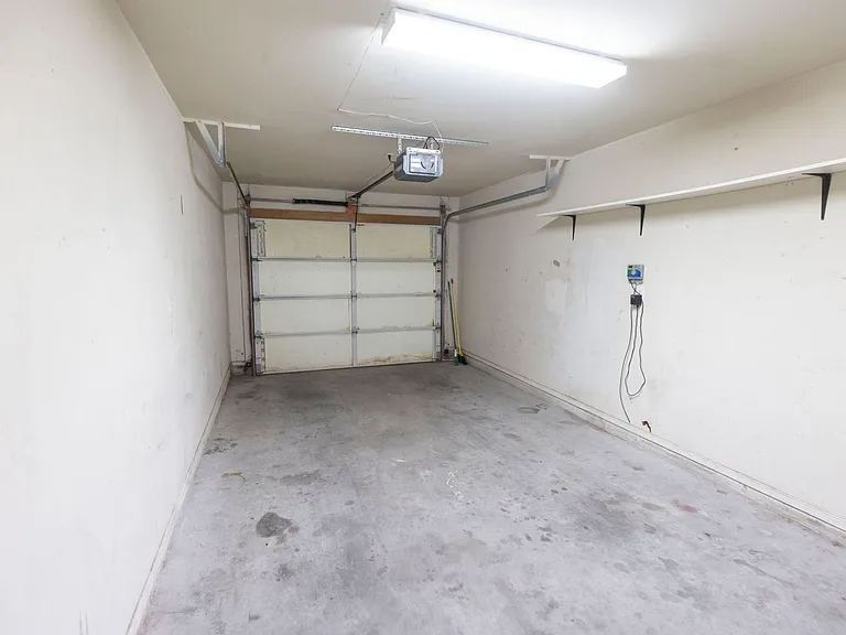 1635 Spruce Ave — Photo 38