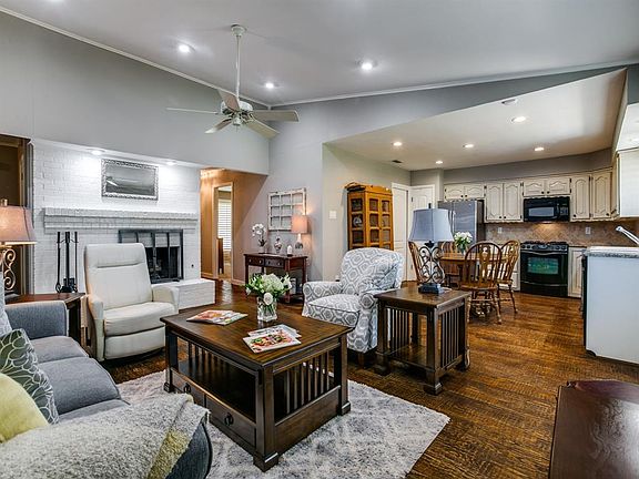 5th image of 545 Doral Pl