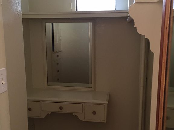 2nd image of 536 Maple St APT 107