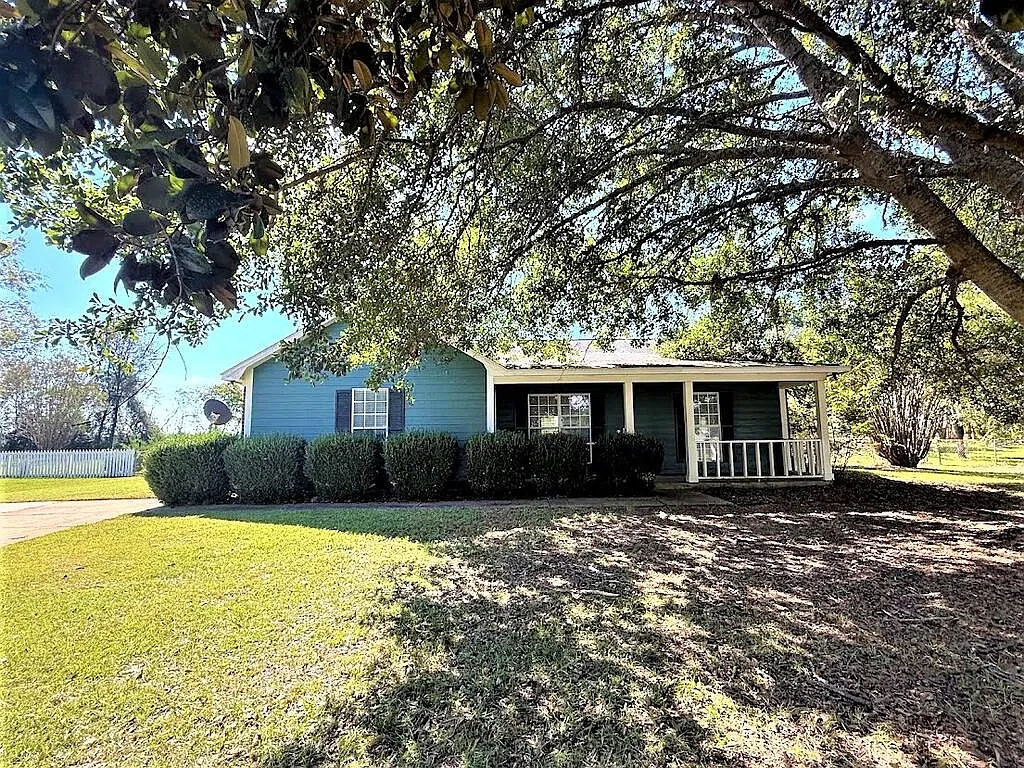 3 bed, 2.0 bath, 1441 sqft, $1,500 — Photo 1