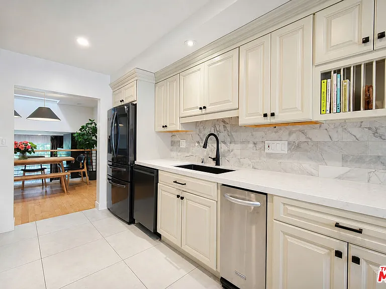 4733 S La Villa Marina #C — Photo 11