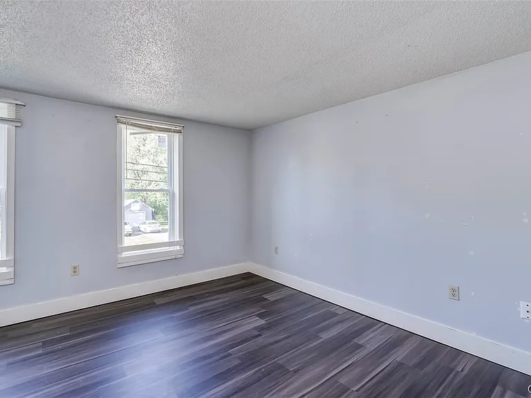 544 S Mechanic St — Photo 32