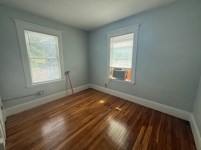 139 Lawton Ave #9 — Photo 7
