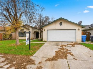 718 Gamay Ave, Madera, CA 93637