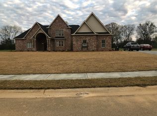 423 Hampton Oaks Way, Byron, GA 31008