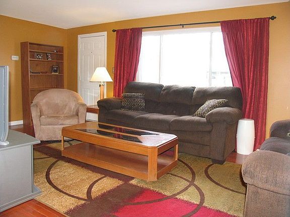 4th image of 131 Crescent Garden Dr